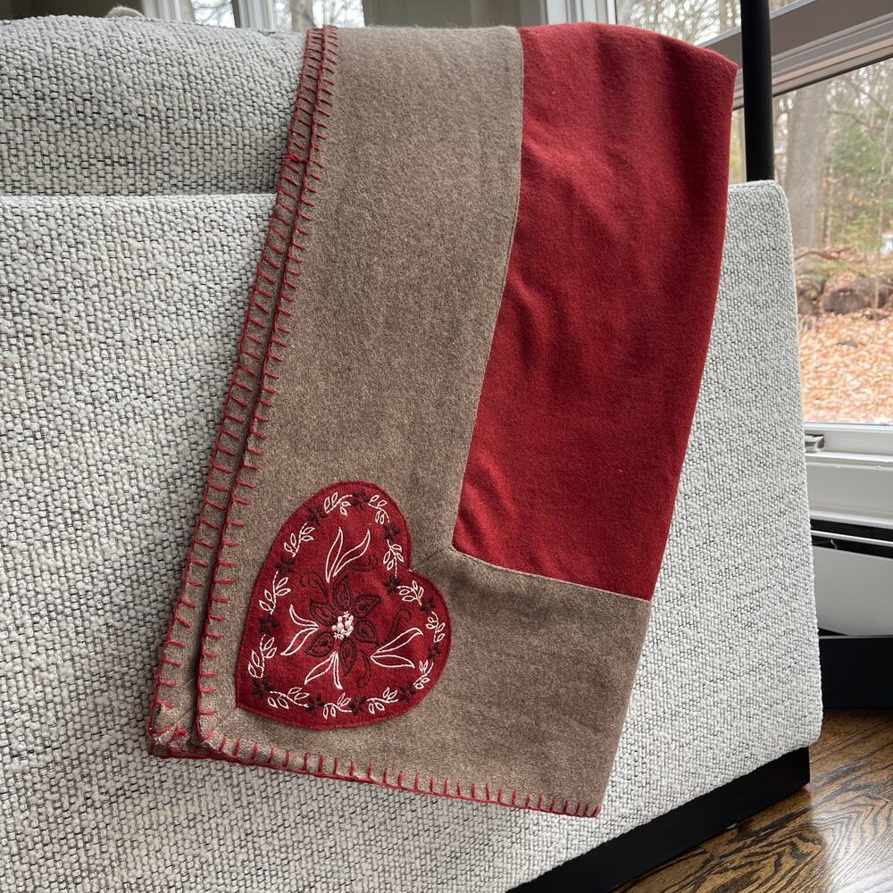 Interieur Passion French Throw Wool Blanket Beige Red Heart Embroidered Theme